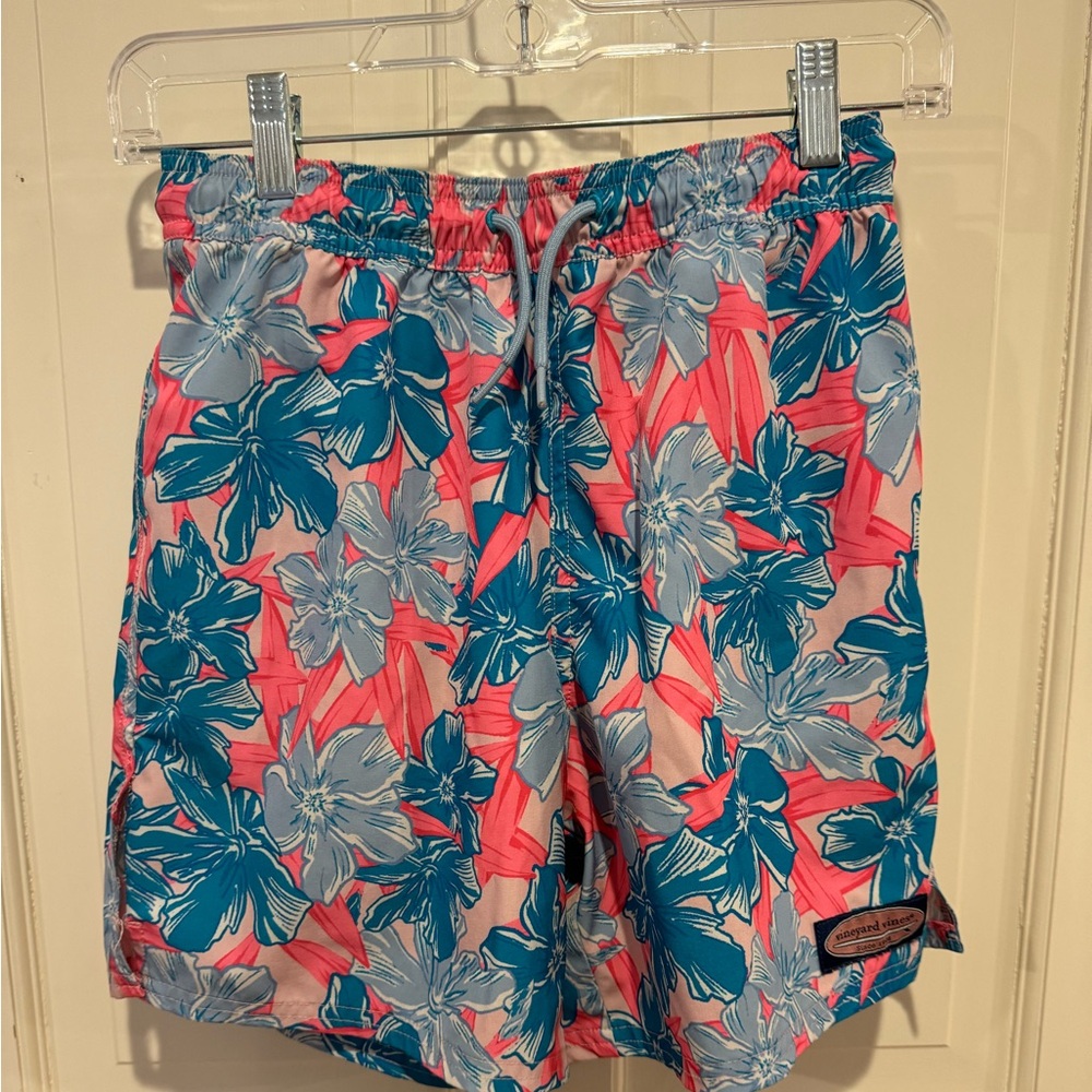 Vineyard Vines boys swim trunks size M
